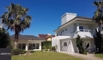 Casa para Comprar  no Condado de Capão com 5 suítes.