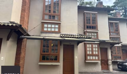 Sobrado de Alvenaria em Condominio  no bairro Nobre de Gramado