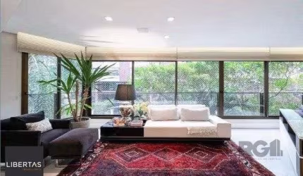 Apartamento de 192m² com 3 Suítes, 3 Vagas e Móveis Planejados de Alto Padrão Pr