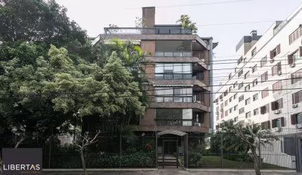 Cobertura com 3 dormitórios, mobiliada com 300 m²