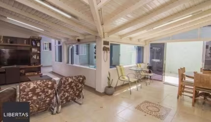 Casa com piscina e 4 suítes no Bairro Vila Ipiranga