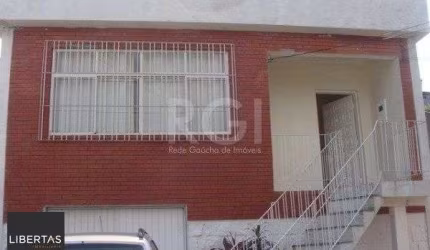 Casa para Venda - 124m², 3 dormitórios, sendo 1 suites, 4 vagas - Guarujá