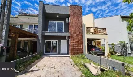 Casa em Porto Alegre, no bairro Hipica, com 3 dormitório(s), e 3 banheiros, à venda.