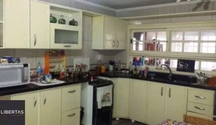 Casa para Venda - 385m², 5 dormitórios, sendo 2 suites, 3 vagas - Guarujá