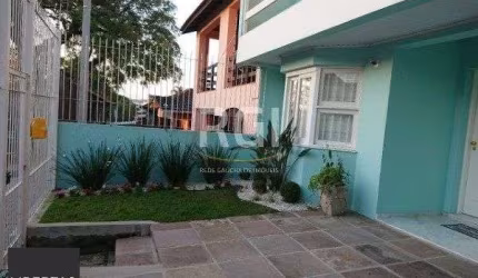 Casa em Porto Alegre, no bairro Espirito Santo, com 4 dormitório(s), e 4 banheiros, à venda.