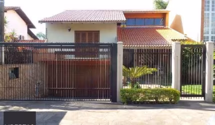 Casa para Venda - 287m², 4 dormitórios, sendo 1 suites, 4 vagas - Tristeza