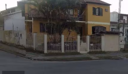 Casa para Venda - 306.3m², 3 dormitórios, sendo 1 suites, 2 vagas - Urubatã
