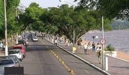 Terreno em Porto Alegre, no bairro Guarujá, à venda.