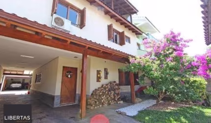 Casa para Venda - 360m², 3 dormitórios, sendo 1 suites, 4 vagas - Portal do Guarujá