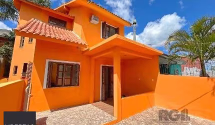 Casa para Venda - 144m², 2 dormitórios, 2 vagas - Lomba do Pinheiro