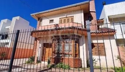 Casa para Venda - 239m², 5 dormitórios, sendo 1 suites, 4 vagas - Hípica