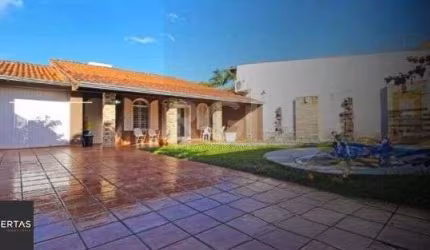 Casa para Venda - 374m², 4 dormitórios, sendo 1 suites, 3 vagas - Guarujá