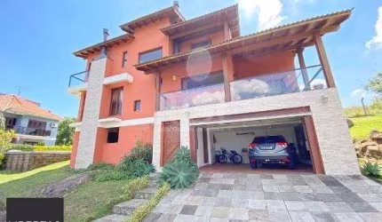 Casa Condominio em Porto Alegre, no bairro Glória, com 3 dormitório(s), e 3 banheiros, à venda.