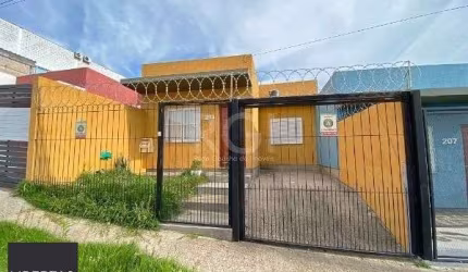 Casa em Porto Alegre, no bairro Campo Novo, com 2 dormitório(s), e 2 banheiros, à venda.