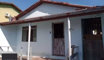 Casa em Porto Alegre, no bairro Passo das Pedras, com 2 dormitório(s), e 2 banheiros, à venda.