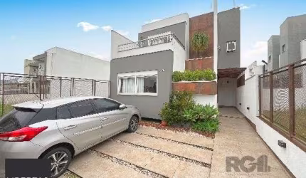 Casa em Porto Alegre, no bairro Hípica, com 3 dormitório(s), e 3 banheiros, à venda.