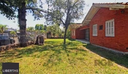 Casa em Porto Alegre, no bairro Ipanema, com 6 dormitório(s), à venda.
