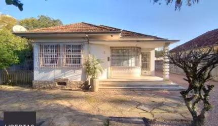 Casa em Porto Alegre, no bairro Vila Nova, com 3 dormitório(s), e 3 banheiros, à venda.
