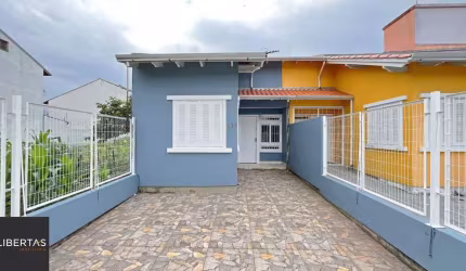 Casa em Porto Alegre, no bairro Hípica, com 2 dormitório(s), e 2 banheiros, à venda.