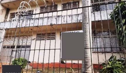 Casa em Porto Alegre, no bairro Cristal, com 4 dormitório(s), e 4 banheiros, à venda.