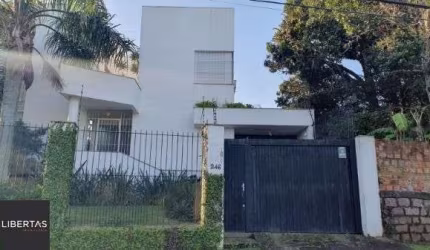 Casa em Porto Alegre, no bairro Espírito Santo, com 3 dormitório(s), e 3 banheiros, à venda.