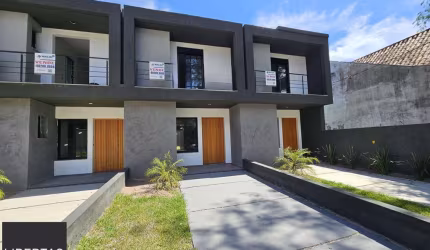 Casa em Porto Alegre, no bairro Aberta dos Morros, com 3 dormitório(s), e 3 banheiros, à venda.