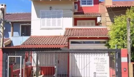 Casa em Porto Alegre, no bairro Hípica, com 3 dormitório(s), e 3 banheiros, à venda.