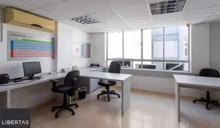 Andar inteiro mobiliado com 215 m² para até 60 pessoas