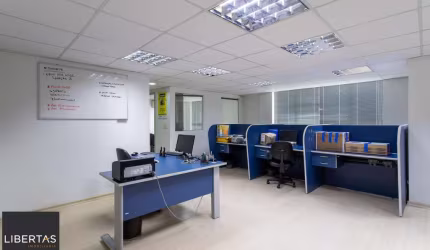 Andar inteiro com 215 m² para até 60 pessoas