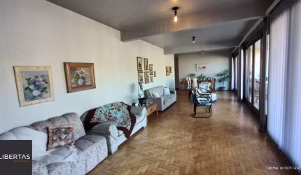 Apartamento de 4 dormitórios, 2 suítes, sacada, living para 2 ambientes bem amplo.