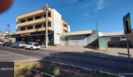 Galpão na Av. Doutor Campos Velho. Ótimo ponto comercial.