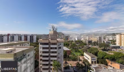 Apartamento com 79.59 m² privativos, com 2 dormitórios sendo 1 suíte, 2 elevadores, 2 vagas de garagens, à venda no bairro Menino Deus