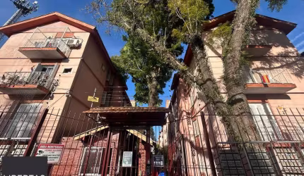 VENDA- Apartamento de 1 quarto, 42m2, ultimo andar, reformado- Menino Deus
