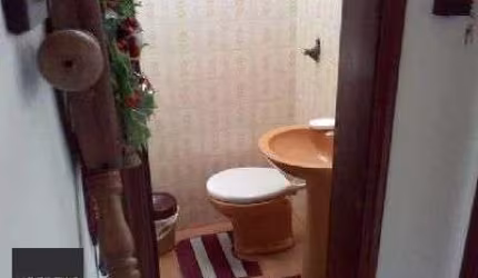 Casa para Venda - 168m², 4 dormitórios, sendo 2 suites, 3 vagas - Guarujá