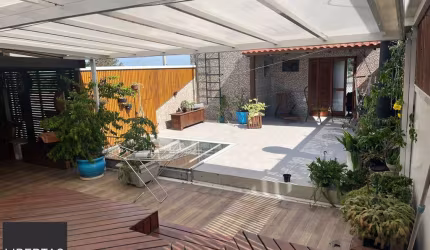 Vendo casa com piscina na Lomba do Pinheiro