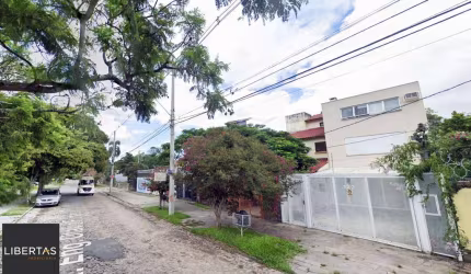 Casa com 4 quartos (02 suítes), 02 vagas cobertas no Bairro Ipanema
