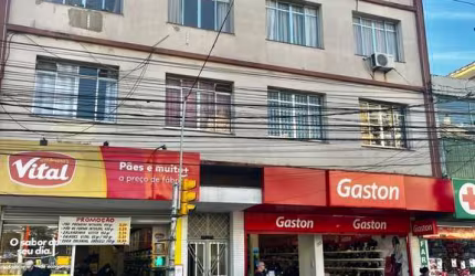Apto 02 dorm, na Av Assis Brasil, 54,57 m², 01 lance de escada, fundos sem ruido