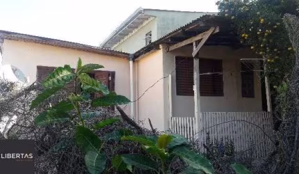 Casa para Venda - 230m², 2 dormitórios, 3 vagas - Santa Tereza