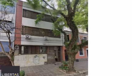 Cobertura no bairro Farroupilha / Bom Fim de 4 dormitórios com pátio