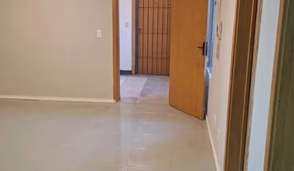 Apartamento com dois dormitórios e garagem
