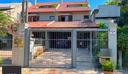 Casa em Porto Alegre, no bairro Ipanema, com 3 dormitório(s), e 3 banheiros, à venda.