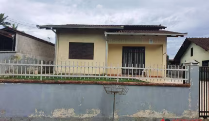 Casa com 4 dormitórios à venda, 175 m² por R$ 655.000,00 - Bom Retiro - Joinville/SC