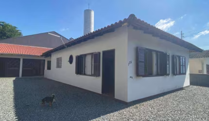 Casa com 3 dormitórios à venda, 151 m² por R$ 650.000,00 - Santo Antônio - Joinville/SC