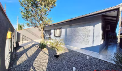 Casa com 3 dormitórios à venda, 155 m² por R$ 630.000,00 - Jardim Sofia - Joinville/SC
