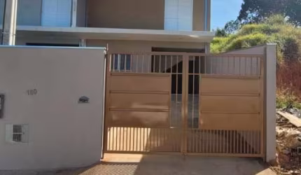 Casa para Venda em Pinhalzinho, Centro, 3 dormitórios, 1 suíte, 2 banheiros, 1 vaga