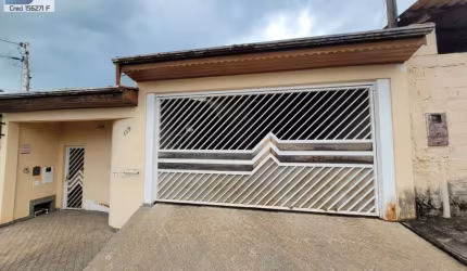 Casa para Venda em Pinhalzinho, Centro, 4 dormitórios, 1 suíte, 4 banheiros, 2 vagas