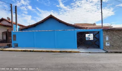 Casa para Venda em Pinhalzinho, Centro, 4 dormitórios, 2 suítes, 3 banheiros, 2 vagas