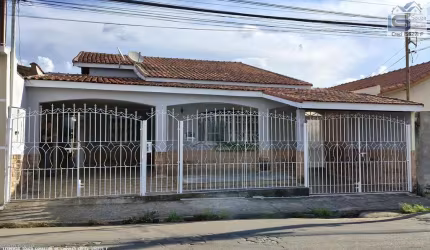 Casa para Venda em Pinhalzinho, Centro, 3 dormitórios, 2 banheiros, 3 vagas