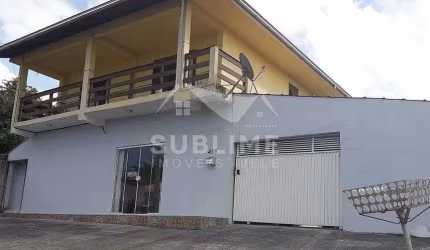 Sobrado com Sala Comercial no Bairro Vila Nova