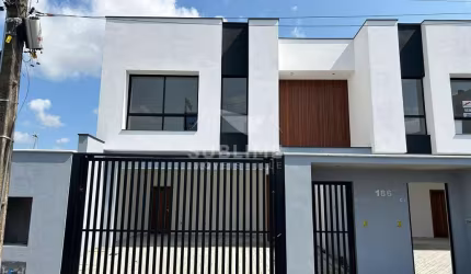Sobrado Geminado no Bairro Iririú com Suíte